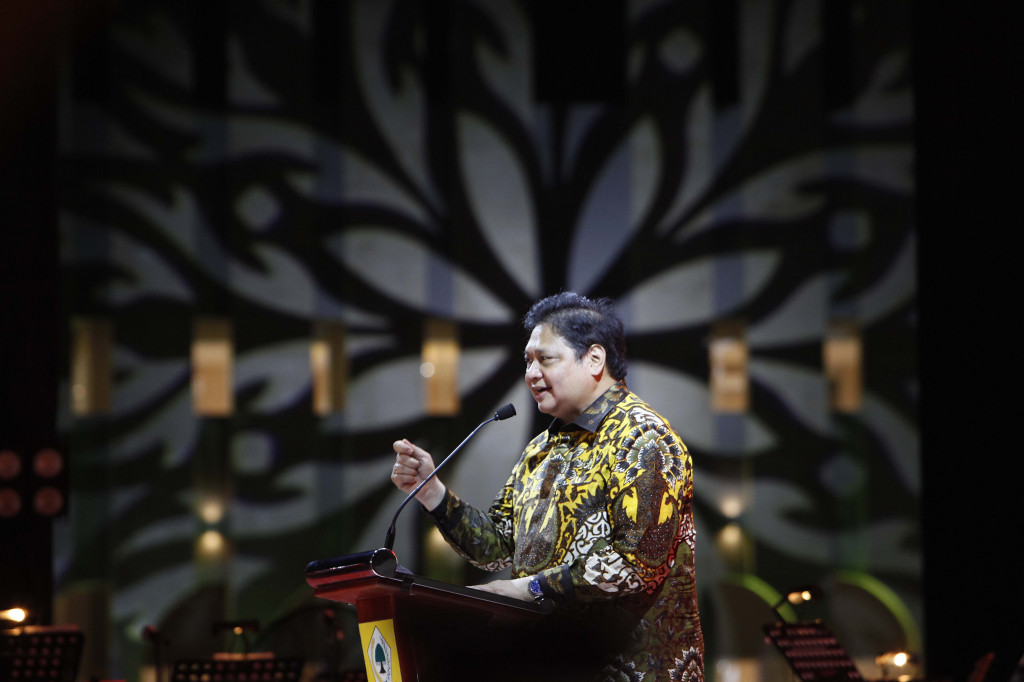 Ketua Umum DPP Partai Golkar Airlangga Hartarto menyampaikan pidato nya dalam malam puncak HUT Partai Golkar Ke-57 di Jakarta, Sabtu (23/10/2021) malam. 