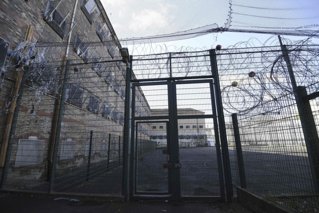  Mulhouse kategori penjara di Prancis, di Belgia dan negara-negara berbahasa Prancis lainnya, yang menahan tahanan yang menunggu persidangan atau hukuman.