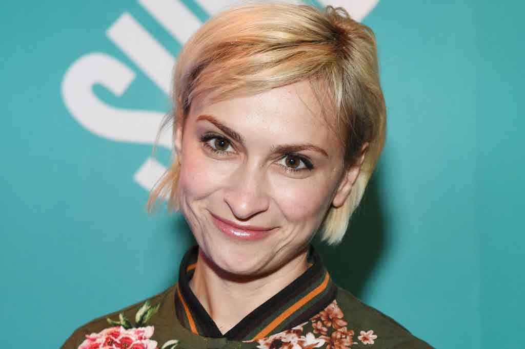 Hutchins meninggal dunia, sementara Souza terluka akibat kejadian tersebut. Petugas tengah menyelidiki peristiwa tersebut.