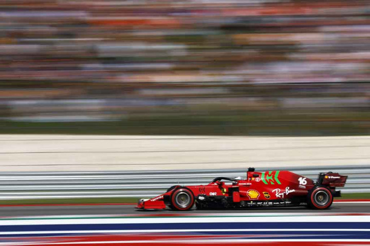 Perez akan ditemani oleh Charles Leclerc yang melengkapi baris kedua dengan mobil Ferrarinya.