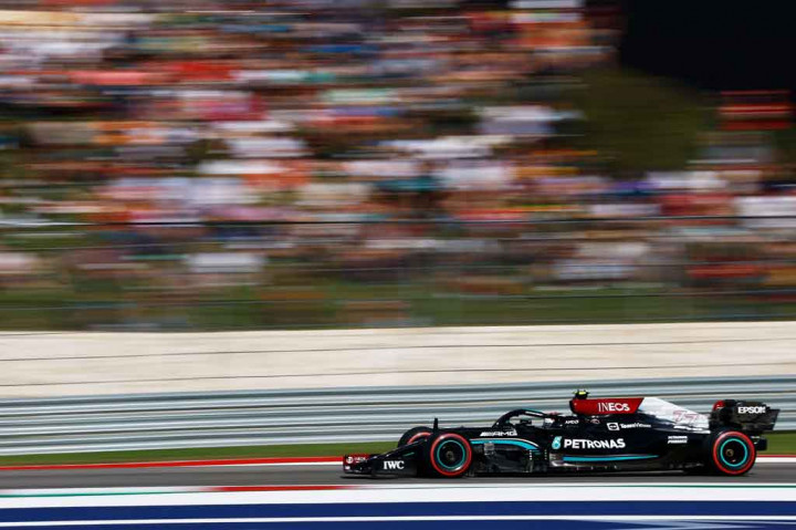 Rekan satu tim Hamilton, Valtteri Bottas finis keempat di kualifikasi tapi harus mundur ke P9 karena penalti buntut penggunaan mesin yang melebihi alokasi dalam satu musim.