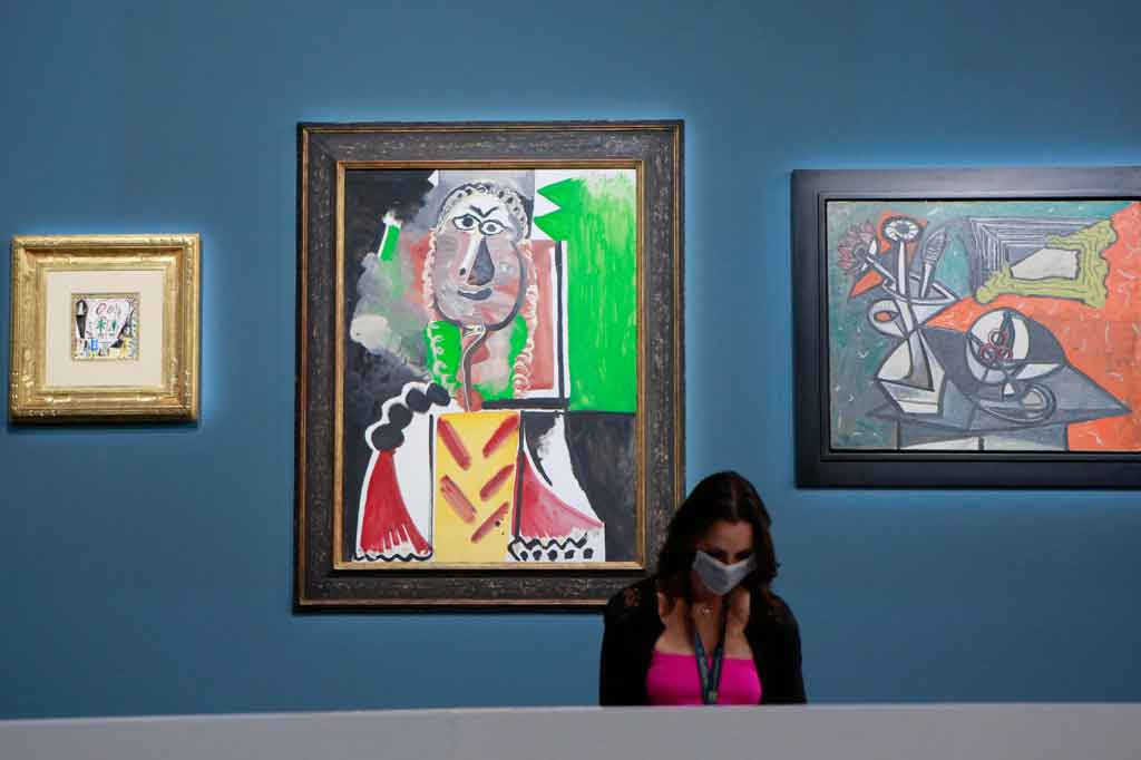 Dan Buste d'homme (Bust of Man) -- dengan harga USD9,5 juta (Rp135 miliar)-- yang dijual di bawah perkiraan harga awal 10 juta.