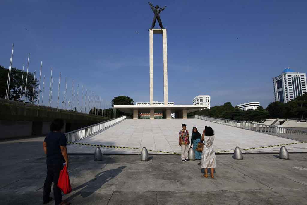 Pemerintah Kota (Pemkot) Jakarta Pusat kembali membuka 15 ruang terbuka hijau (RTH) dan taman kota di masa Pemberlakuan Pembatasan Kegiatan Masyarakat (PPKM) level 2 dengan tetap mematuhi protokol kesehatan.