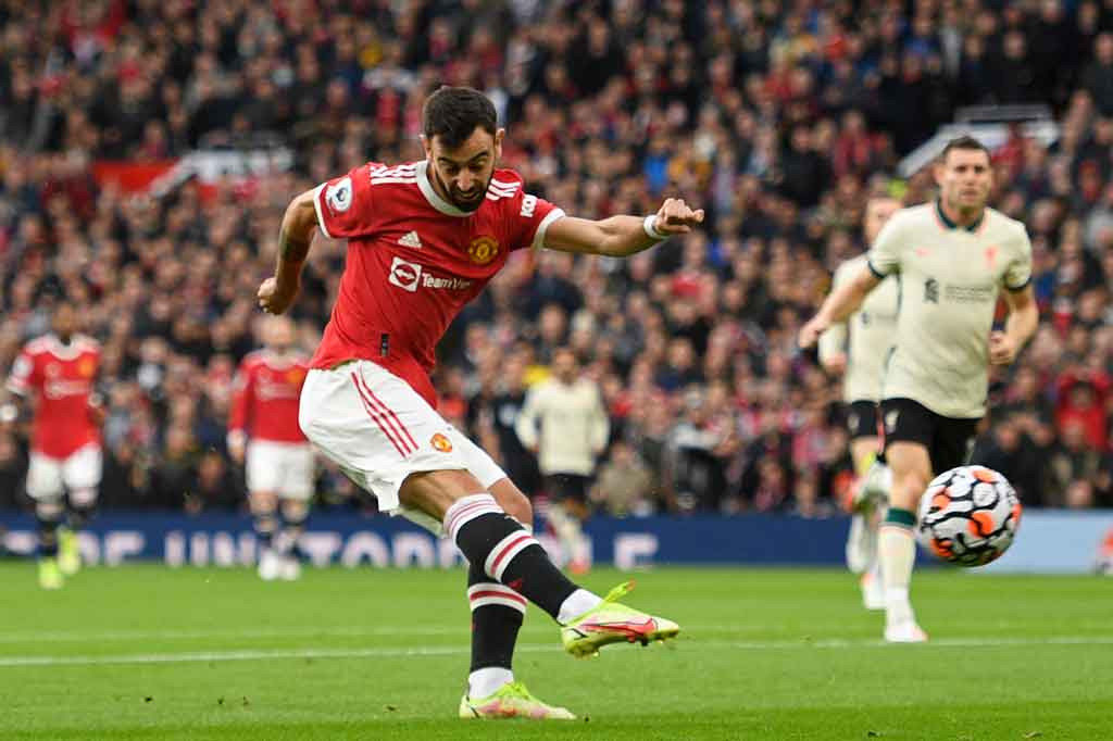 MU sebetulnya mengawali pertandingan dengan baik dan mendapatkan peluang untuk membuka keran gol lewat Bruno Fernandes saat menyambut umpan silang Mason Greenwood. Sayang tembakannya melambung tak tentu arah.
