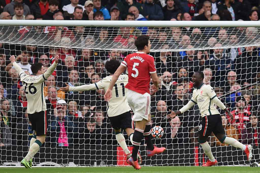 Sesaat setelah itu, tim tamu yang justru berhasil menjebol gawang MU lewat Naby Keita pada menit kelima.