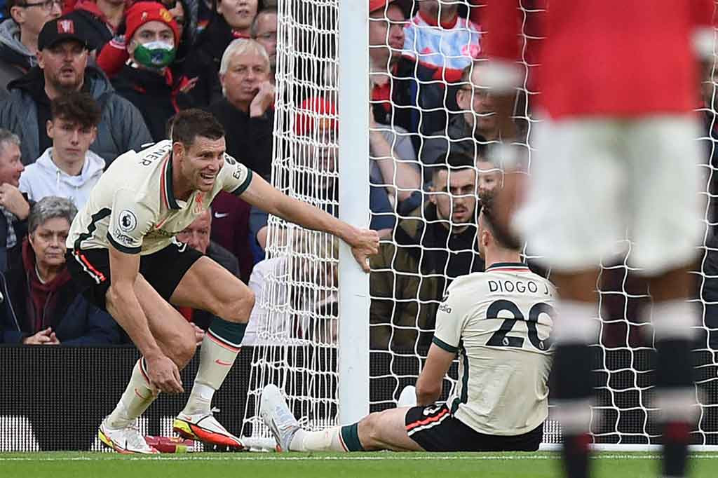Keunggulan Liverpool bertambah pada menit ke-13 lewat sontekan gol Diogo Jota menyambut umpan tarik Trent Alexander-Arnold untuk membuat jala gawang MU bergetar untuk kedua kalinya.