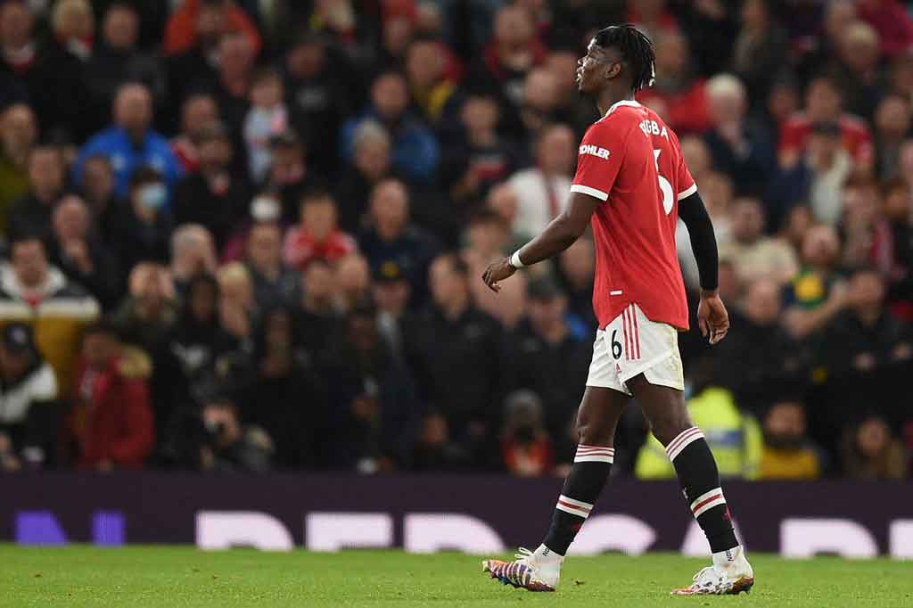 Petaka bagi MU datang pada menit ke-59 setelah Paul Pogba melakukan tekel keras terhadap Keita. Awalnya wasit Anthony Taylor hanya memberi kartu kuning, tetapi setelah meninjau monitor VAR tepi lapangan ia menaikkan hukumannya jadi kartu merah.