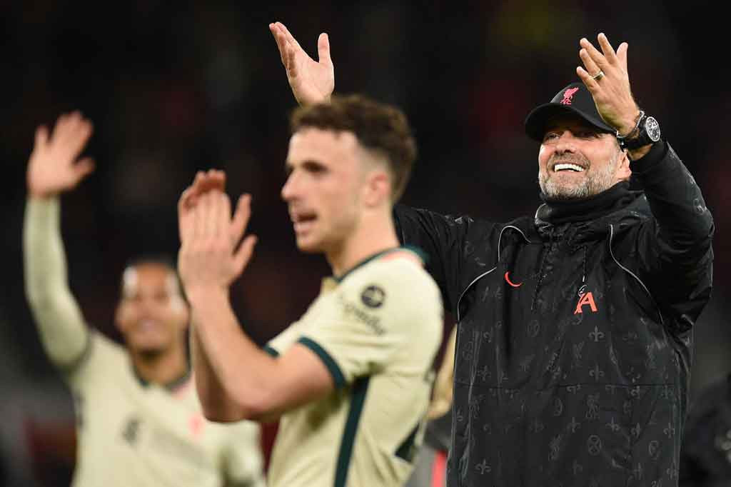 Menghadapi sepuluh pemain MU, Liverpool lebih leluasa menguasai laga, sayangnya gagal menambah keunggulan hingga bubaran. Skor 5-0 untuk tim tamu bertahan hingga laga usai.