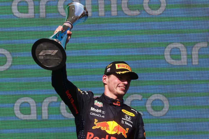 Max Verstappen memenangi Formula 1 Grand Prix Amerika Serikat 2021 setelah menahan gempuran sepanjang lintasan dari rival terdekatnya, di Circuit of the Americas (COTA), Senin, 25 Oktober 2021 dini hari WIB.