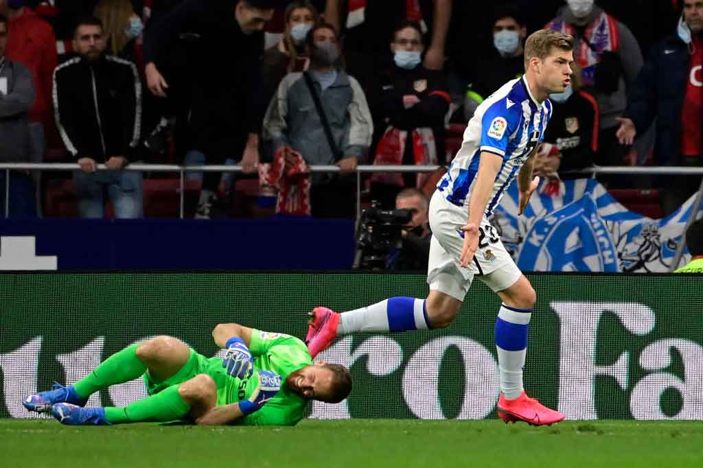 Namun Sociedad justru berhasil mencetak gol lebih dulu pada menit ketujuh. Alexander Sorloth menyambut umpan Alexander Isak dengan sempurna untuk membawa timnya unggul 1-0.  