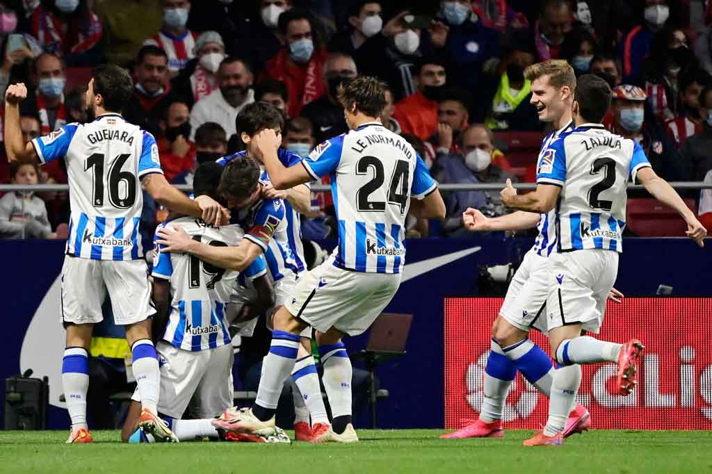Tiga menit sejak babak kedua dimulai, Sociedad berhasil menggandakan keunggulan lewat tendangan bebas Alexander Isak ke pojok kanan bawah gawang yang tidak bisa dihentikan kiper Jan Oblak. Kedudukan menjadi 2-0 untuk tim tamu.
