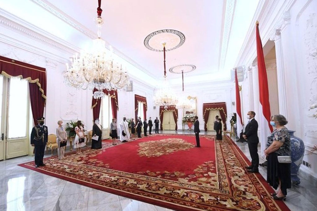 Setelah selesai menyerahkan surat kepercayaan kepada Presiden Joko Widodo, para duta besar beserta pendamping masing-masing berpamitan. Lagu Kebangsaan Indonesia Raya turut diperdengarkan pada kesempatan tersebut.