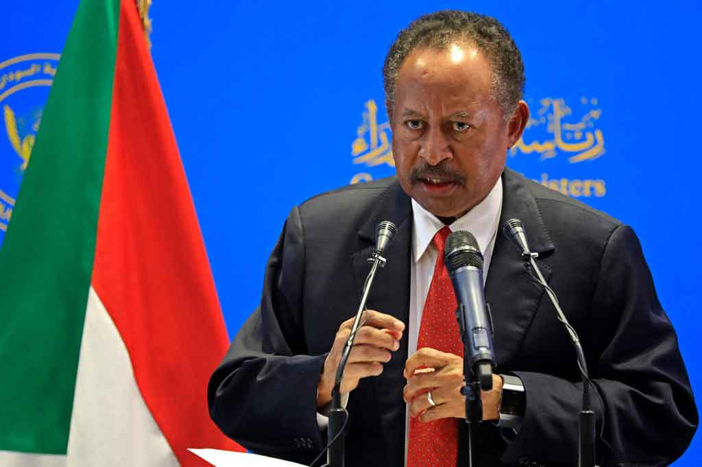 Dari Khartoum dilaporkan bahwa pasukan militer menangkap beberapa anggota kepemimpinan sipil Sudan pada Senin pagi. Penangkapan terjadi saat sebuah kelompok prodemokrasi terkemuka mengimbau masyarakat Sudan agar turun ke jalan untuk berdemonstrasi menentang kudeta militer. 