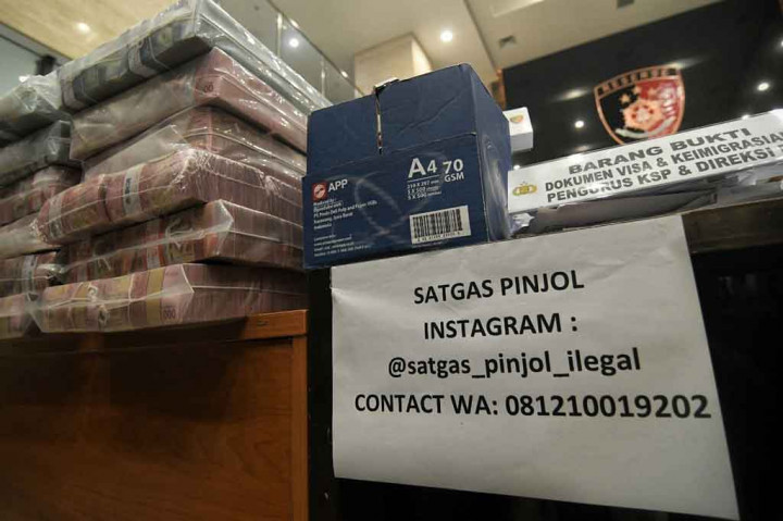 Mabes Polri membuka layanan kontak pengaduan penanganan pinjol ilegal dengan hotline no WA 081210019202 dan melalui media sosial Instagram @satgas_pinjol_ilegal.
