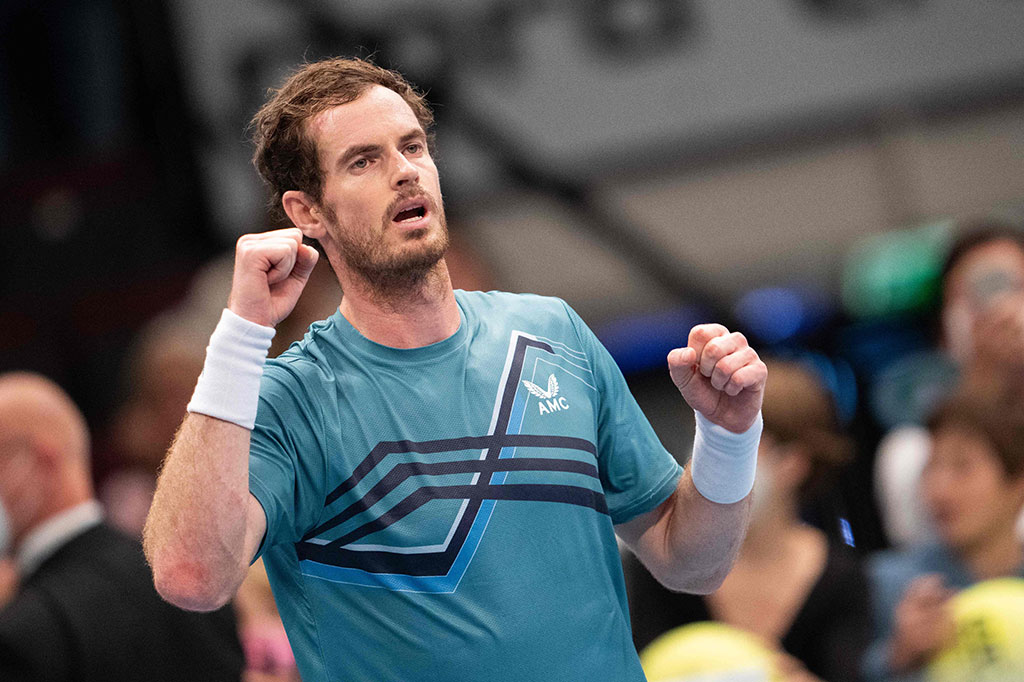  Mantan petenis peringkat satu dunia Andy Murray melakukan selebrasi usai memastikan diri melaju ke babak kedua turnamen Erste Bank Open Tennis di Wina, Senin, 25 Oktober 2021 waktu setempat.