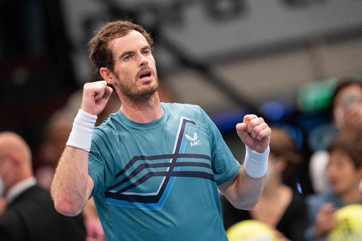  Mantan petenis peringkat satu dunia Andy Murray melakukan selebrasi usai memastikan diri melaju ke babak kedua turnamen Erste Bank Open Tennis di Wina, Senin, 25 Oktober 2021 waktu setempat.