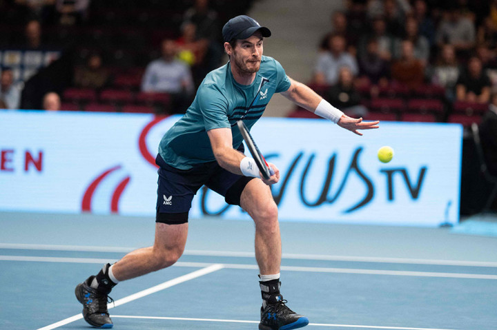 Andy Murray menyingkirkan unggulan kelima Hubert Hurkacz 6-4, 6-7 (6/8), 6-3 pada putaran pertama Erste Bank Open Tennis di Wina, Senin, 25 Oktober 2021 waktu setempat.