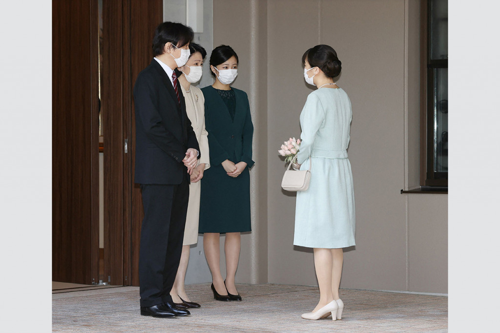 Badan Rumah Tangga Kekaisaran mengumumkan bahwa Putri Mako dari Jepang menikahi kekasih semasa ia kuliah di universitas, Kei Komuro.