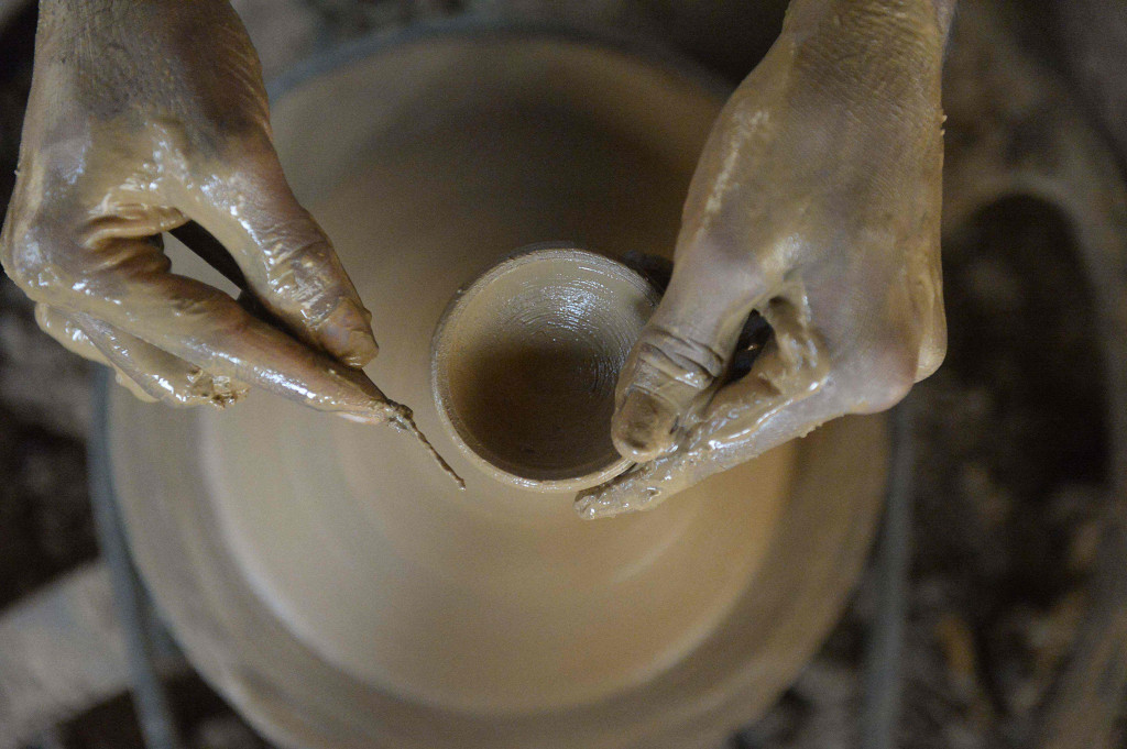 Diwali adalah salah satu festival besar yang dirayakan oleh umat Hindu, Jain, Sikh, dan beberapa umat Buddha, terutama umat Buddha Newar.