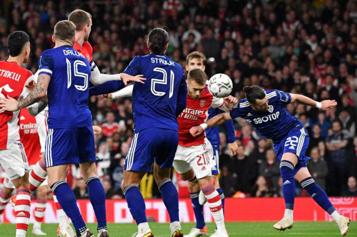 Sepak pojok Emile Smith-Rowe gagal dikendalikan Nketiah, tetapi bola liar bisa dikirim kembali oleh Nicolas Pepe ke area tiang jauh di mana Chamber menanduknya melewati garis gawang.