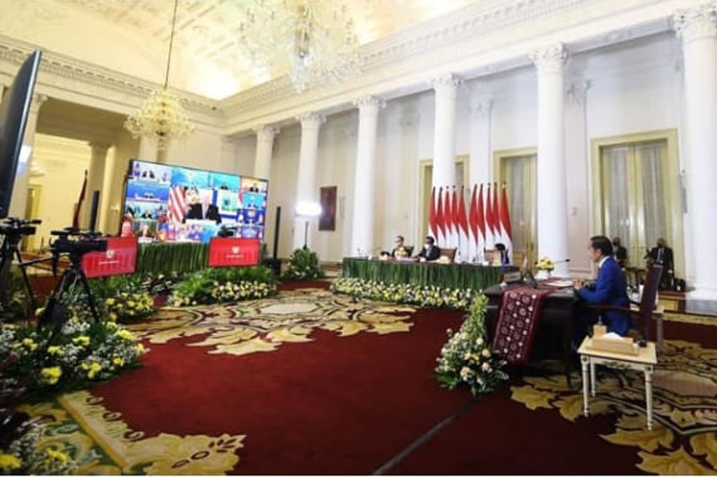 Ketiga, penguatan kerja sama kesehatan karena pandemi telah menyadarkan pentingnya investasi di bidang kesehatan. Jokowi melihat pembangunan ketahanan kesehatan nasional akan menjadi modal dasar ketahanan kesehatan global.