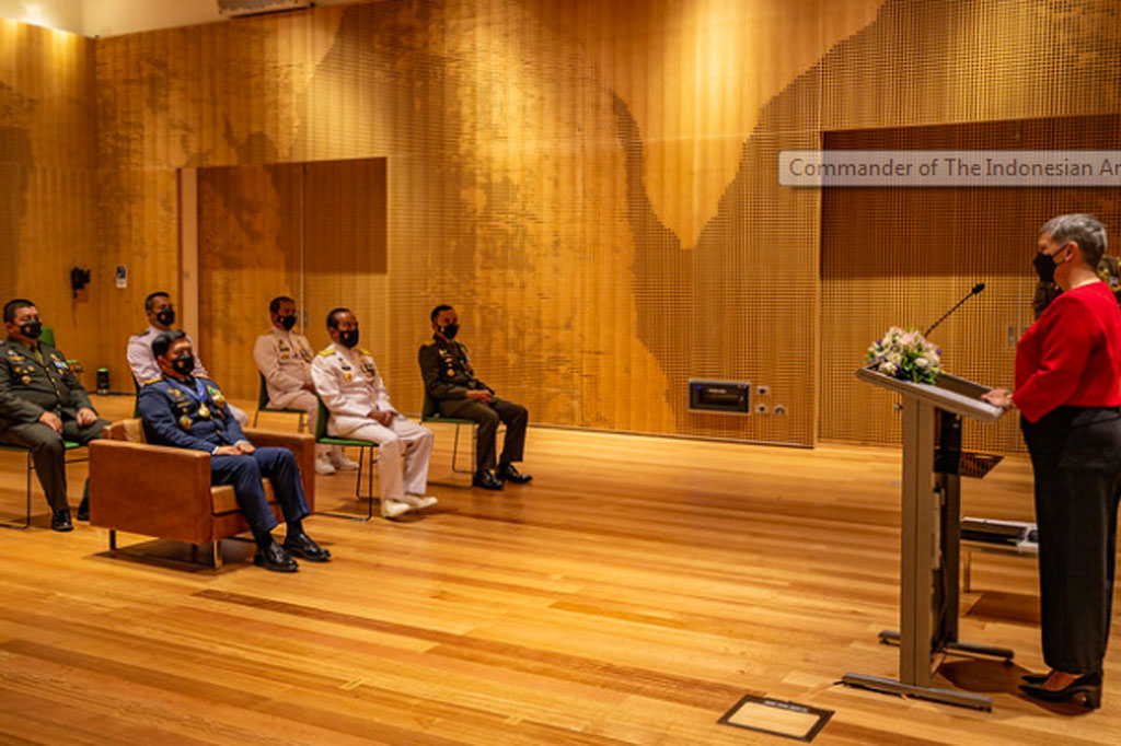 Dubes Williams juga mengakui dukungan Hadi Tjahjanto sebagai teman dan mitra Australia pada saat dibutuhkan. “Marsekal TNI Tjahjanto telah berperan penting dalam membangun kepercayaan dan memperkuat ikatan profesional antara tentara, pelaut dan penerbang, dan perempuan di angkatan bersenjata kita,” ucapnya