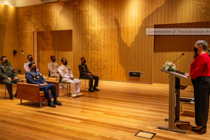 Dubes Williams juga mengakui dukungan Hadi Tjahjanto sebagai teman dan mitra Australia pada saat dibutuhkan. “Marsekal TNI Tjahjanto telah berperan penting dalam membangun kepercayaan dan memperkuat ikatan profesional antara tentara, pelaut dan penerbang, dan perempuan di angkatan bersenjata kita,” ucapnya