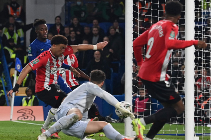 Southampton menyamakan kedudukan dua menit setelah babak kedua berjalan lewat sontekan Che Adams menyambut tembakan menyilang Kyle Walker-Peters yang sudah melesat mengolongi kiper Kepa Arrizabalaga. Skor 1-1 bertahan hingga waktu normal berakhir.