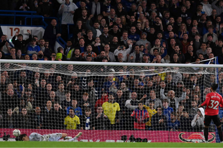 Setelah eksekutor pertama kedua kesebelasan sukses menjalankan tugasnya dengan baik, Theo Walcott yang jadi algojo kedua Soton gagal setelah bola eksekusinya menghantam tiang gawang. Sementara Mason Mount juga gagal menaklukkan Forster dari titik putih. 