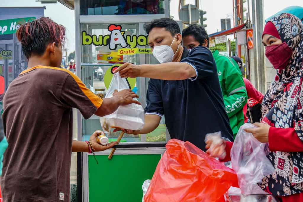 Total sudah sebanyak 5.371 porsi bubur ayam yang dibagikan kepada warga selama dua bulan terakhir.