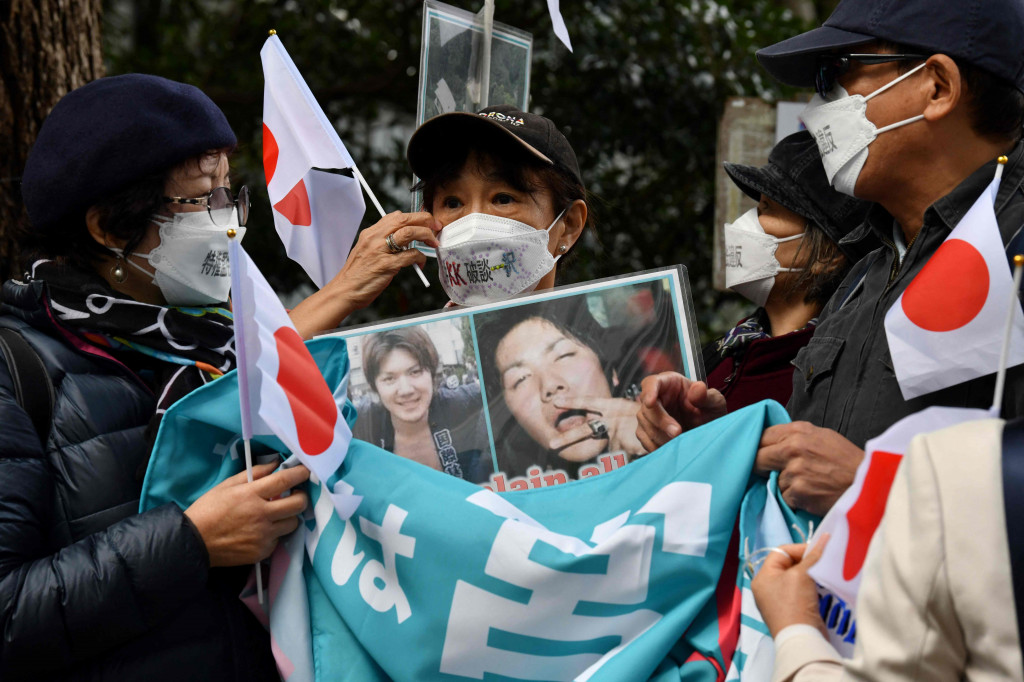 Kisah cinta Putri Mako dan kekasihnya yang merupakan rakyat biasa menuai kontroversi di Negara Matahari Terbit tersebut.
