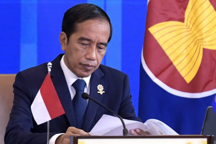 Pertama, peningkatan kapasitas layanan kesehatan nasional merupakan dasar mutlak sebagai garis pertahanan pertama dalam menghadapi pandemi. Kedua, kebutuhan medis harus bisa terpenuhi dengan mulai membangun cadangan kebutuhan medis di kawasan.