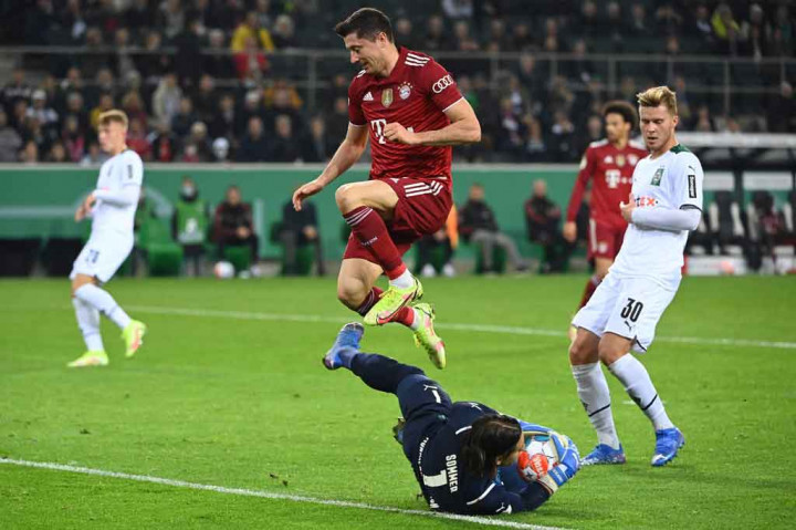 Bayern sebetulnya menciptakan begitu banyak peluang untuk mencetak gol balasan tetapi tak satu pun membuahkan hasil. Gladbach sukses menjaga keunggulan 5-0 hingga peluit tanda bubaran terdengar.