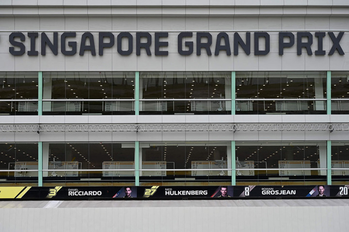 Untuk mengantisipasi lonjakan pada infeksi virus korona, gedung pit Formula Satu Singapura diubah menjadi unit rumah sakit sementara untuk pasien covid-19.