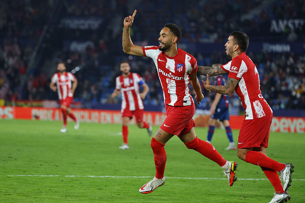 Atletico kemudian kembali unggul pada menit ke-76 setelah pemain pengganti Matheus Cunha menaklukkan kiper Levante Aitor Fernandez usai mendapatkan umpan matang dari Rodrigo de Paul. Kedudukan menjadi 2-1.