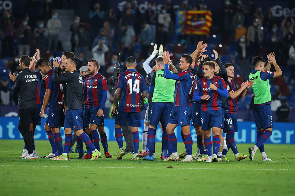 Hasil ini membuat Atletico berada di posisi keenam dengan 19 poin, terpaut lima poin dari Real Sociedad di puncak klasemen. Sedangkan Levante masih berada di posisi 19 dengan raihan 6 poin dan belum sekali pun meriah kemenangan.