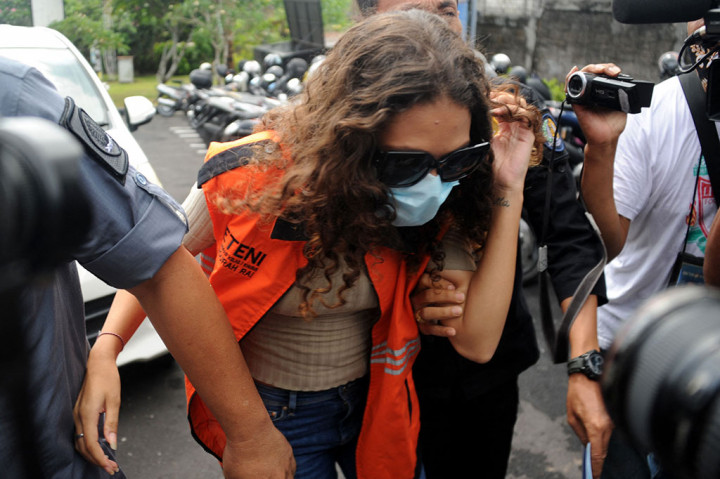 Heather Mack dihukum bersama pacarnya karena membunuh ibu kandungnya Sheila von Wiese Mack dan memasukkan mayatnya ke dalam koper di Hotel St Regis Bali pada 2014 silam. Heather Mack yang saat itu berusia 19 tahun dijatuhi hukuman penjara 10 tahun, sementara pacarnya Tommy Schaefer dihukum 18 tahun.