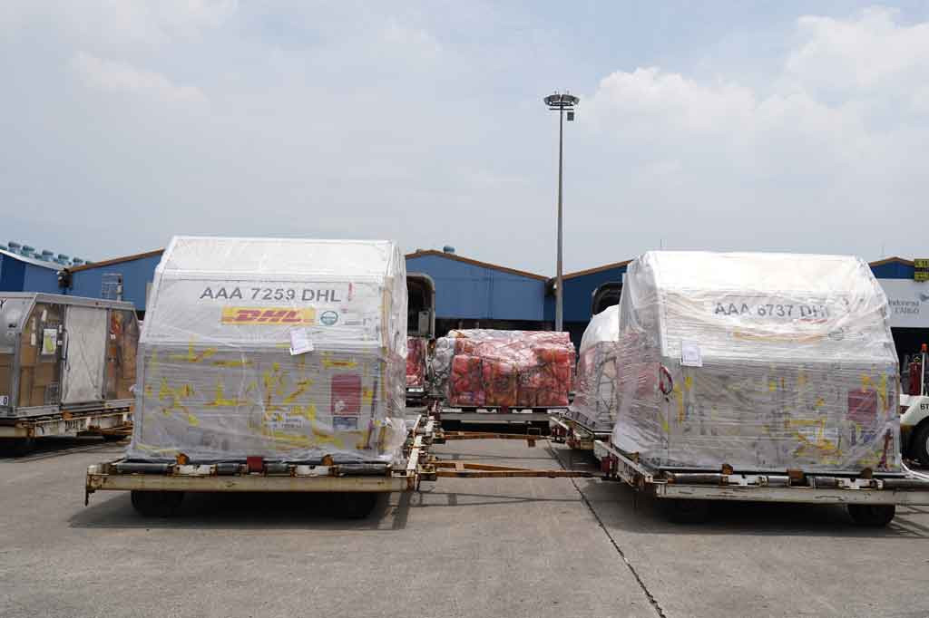 Siti Nadia Tarmizi mengatakan vaksin tersebut adalah pengiriman ke-105 Pfizer sebanyak 1.263.600 dosis, tahap ke-106 AstraZeneca sebanyak 1.336.200 dosis, dan tahap ke-107 Sinovac sebanyak 4.000.000 dosis. Seluruh vaksin ini didatangkan dalam bentuk jadi melalui skema pembelian langsung.