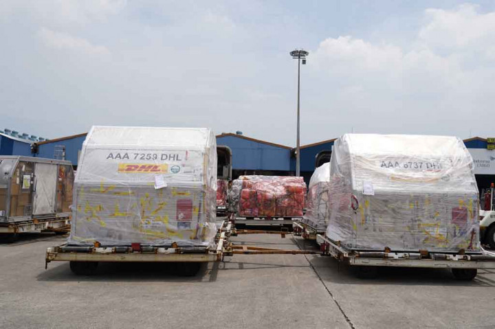 Siti Nadia Tarmizi mengatakan vaksin tersebut adalah pengiriman ke-105 Pfizer sebanyak 1.263.600 dosis, tahap ke-106 AstraZeneca sebanyak 1.336.200 dosis, dan tahap ke-107 Sinovac sebanyak 4.000.000 dosis. Seluruh vaksin ini didatangkan dalam bentuk jadi melalui skema pembelian langsung.