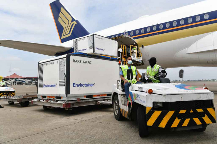 Vaksin tahap ke-105 segera didistribusikan ke berbagai wilayah untuk percepatan penyuntikan pada wilayah dengan cakupan vaksinasi rendah. Vaksin Pfizer yang mendarat di Bandara Soekarno-Hatta - Jakarta, Banten itu akan dikirimkan ke empat lokasi yaitu Dinas Kesehatan (Dinkes) Banten, Dinkes Bengkulu, Dinkes Nusa Tenggara Barat, dan Dinkes Lampung.