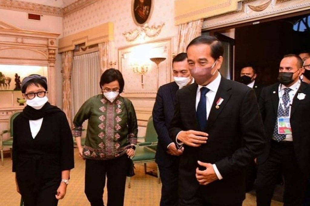 Presiden akan bermalam untuk kemudian melanjutkan agenda kerja Sabtu hari ini, antara lain menghadiri KTT G20 dan sejumlah pertemuan bilateral dengan beberapa pemimpin negara.