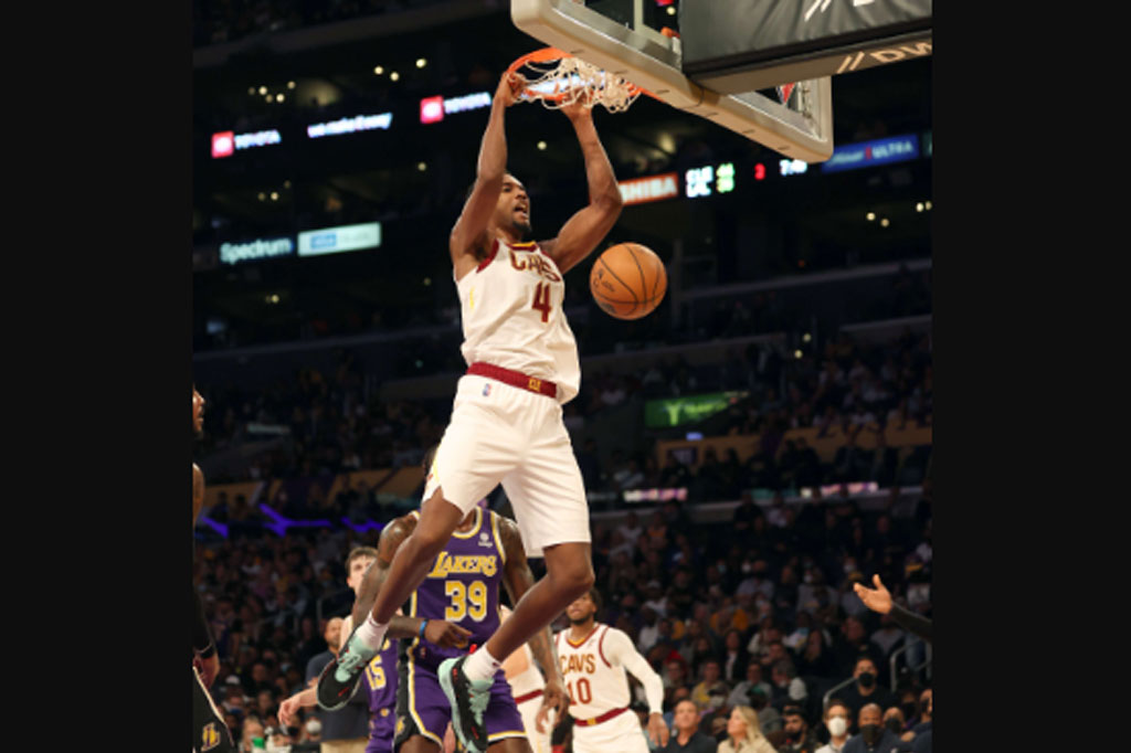 Rookie Evan Mobley memimpin Cavaliers dengan 23 poin, yang tertinggi sepanjang kariernya. Ricky Rubio menambah 18 poin dari bangku cadangan, sedangkan Lauri Markkanen menyumbang 17 poin.