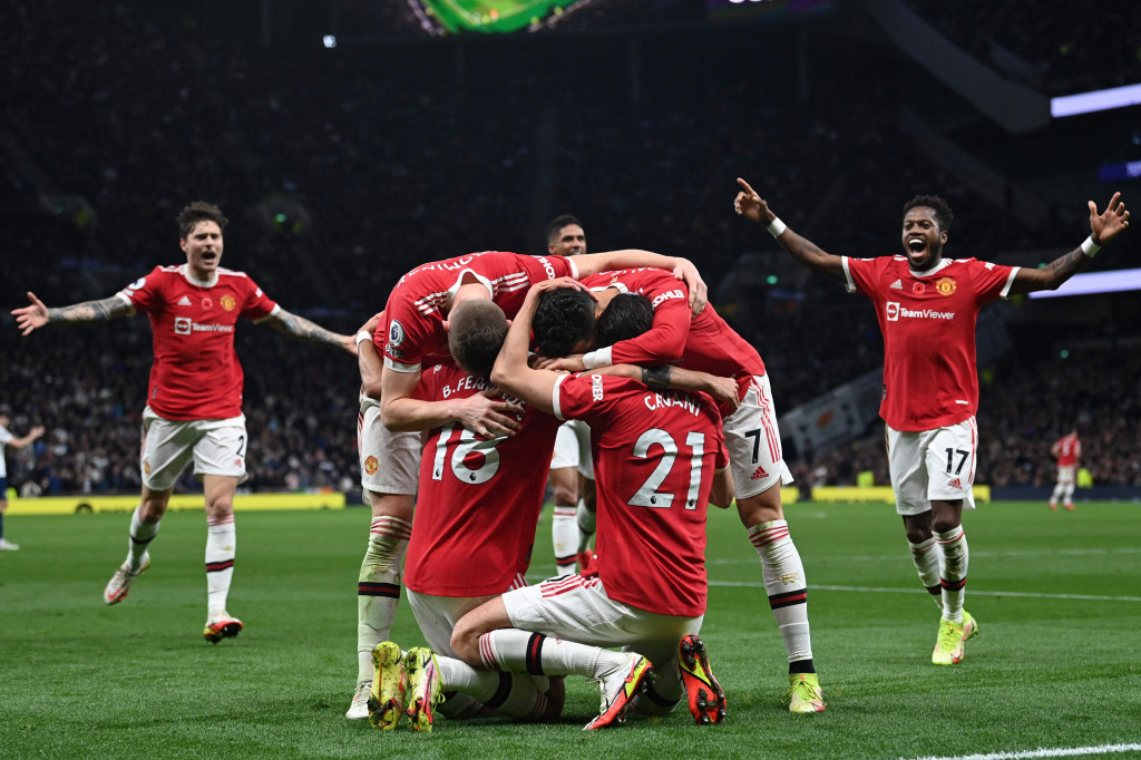 Manchester United (MU) menghajar tuan rumah Tottenham Hotspur 3-0 pada lanjutan Liga Inggris, di Stadion Tottenham Hotspur, London.