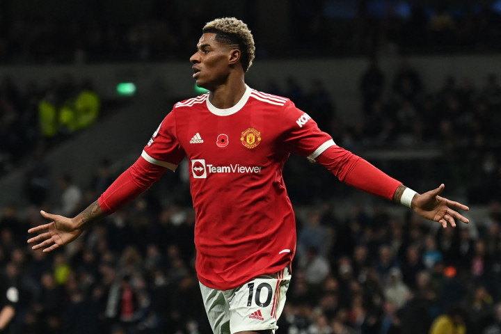 Marcus Rashford melakukan selebrasi setelah mencetak gol ke gawang Tottenham Hotspur pada lanjutan Liga Inggris, di Stadion Tottenham Hotspur, London.