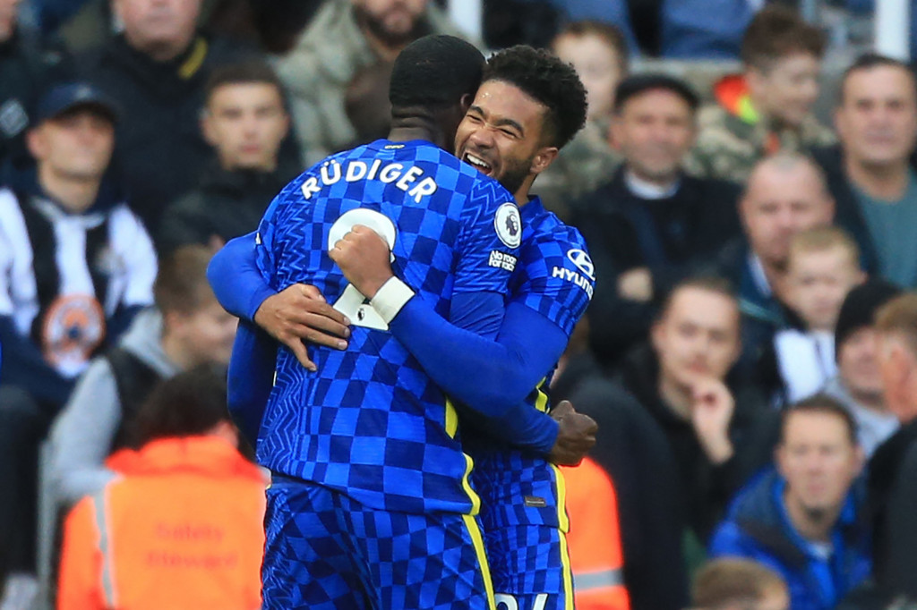 Kebuntuan Chelsea baru datang di paruh kedua. Reece James mencetak brace untuk membawa tim besutan Thomas Tuchel memimpin 2-0 dan kemudian Jorginho memantapkan kemenangan menjadi 3-0 lewat gol eksekusi penalti.
