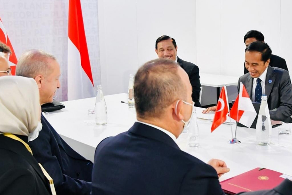 Presiden Jokowi juga telah menerima hasil pembicaraan dengan Presiden Erdogan, termasuk rencana kunjungannya ke Indonesia.