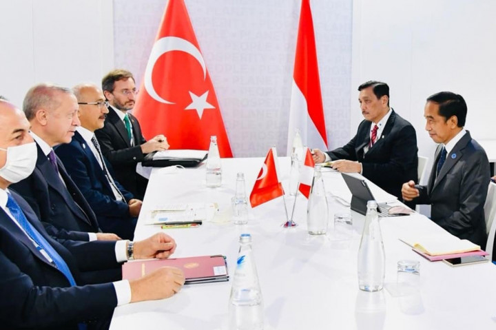 Dalam pertemuan tersebut dibahas sejumlah hal, salah satunya rencana kunjungan Erdogan ke Indonesia awal tahun depan.