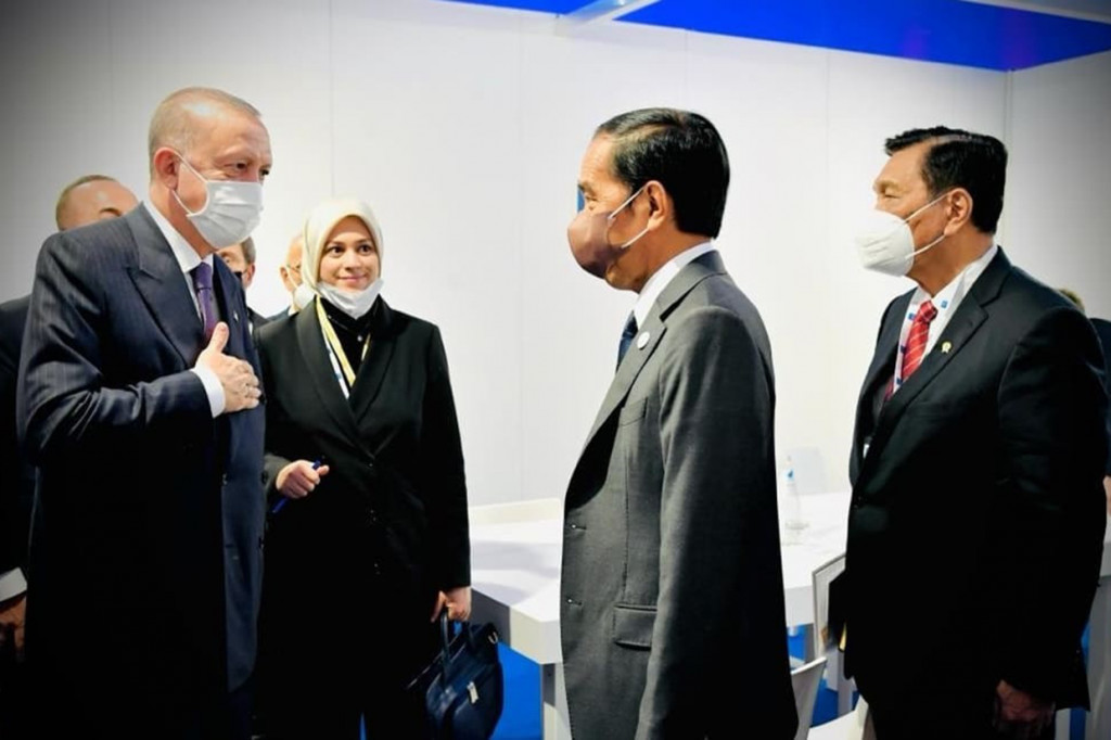 Presiden Joko Widodo menggelar pertemuan bilateral dengan Presiden Turki Recep Tayyip Erdogan di sela-sela rangkaian acara KTT G20 yang digelar di La Nuvola, Roma, Italia, Sabtu, 30 Oktober 2021.