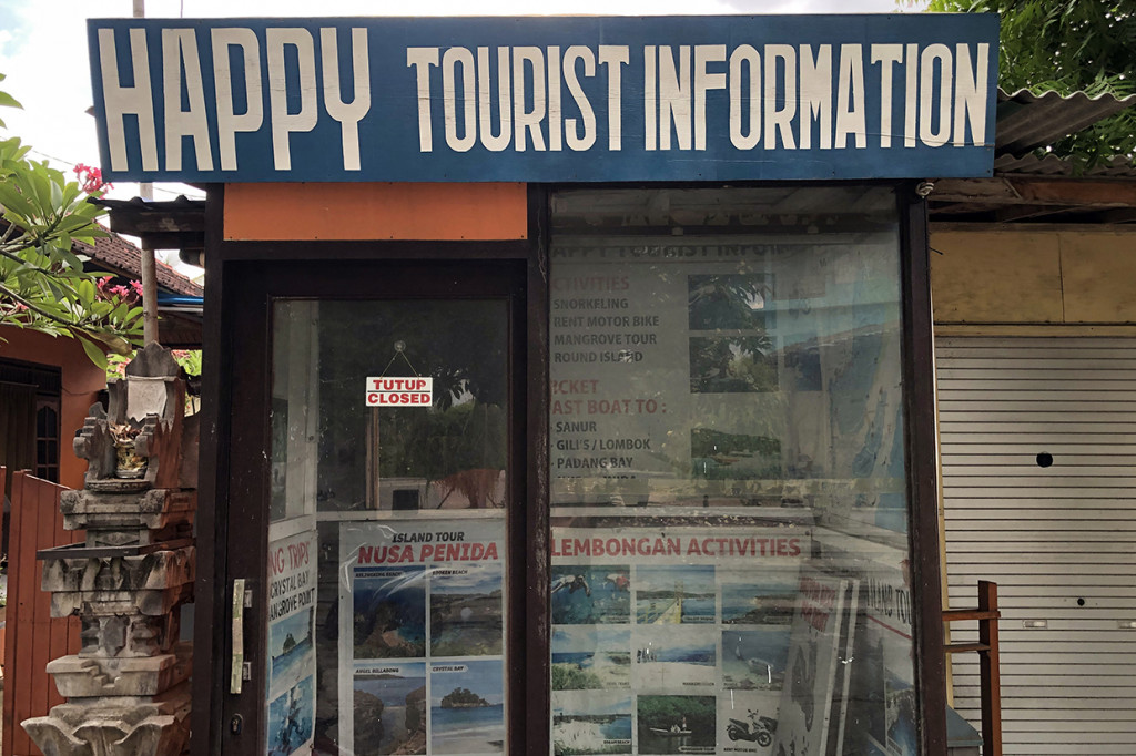 Sama seperti kondisi lainnya di Bali, kebangkitan pariwisata memang masih sulit dicapai. Sepinya turis membuat restoran, vila, dan bar masih belum bisa membalik plang ‘Tutup’.