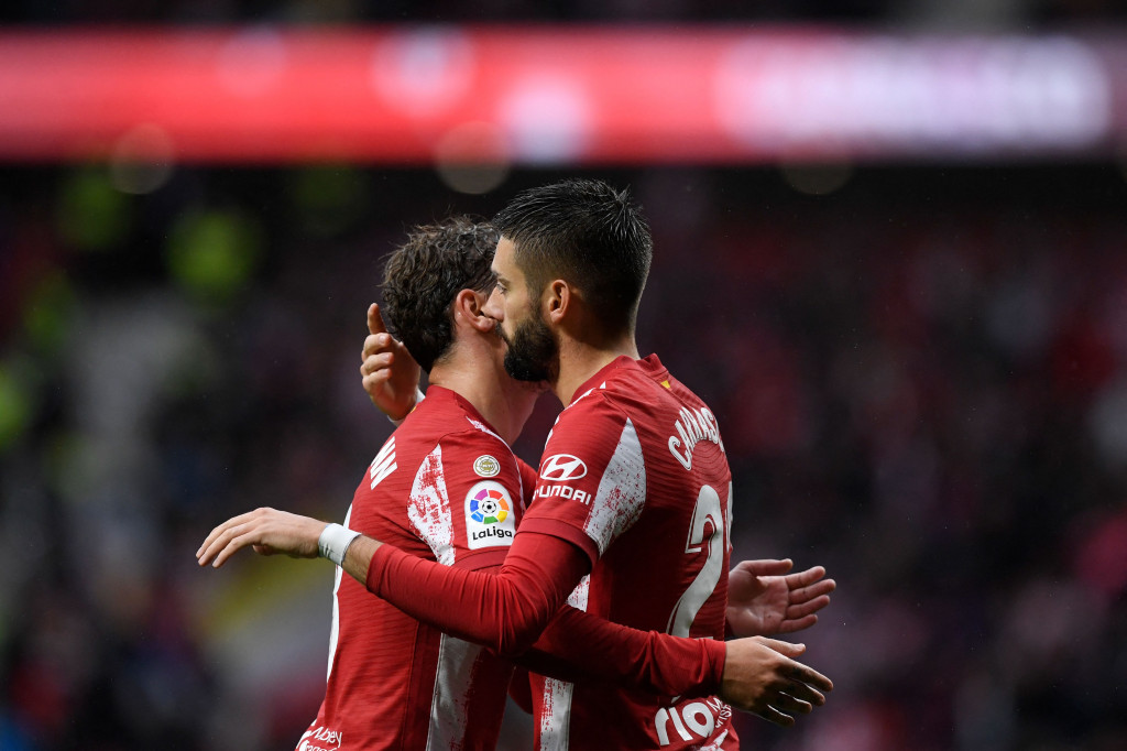 Atletico unggul di babak pertama lewat sepakan Yannick Carrasco di menit ke-26. 